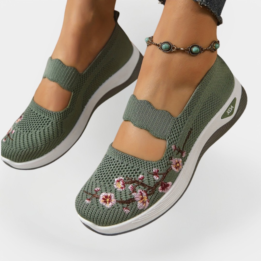 Pantofi anatomici cu flori brodate