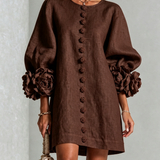 Rochie mini de damă cu nasturi florali, mâneci 3/4 și manșete în formă de trandafir