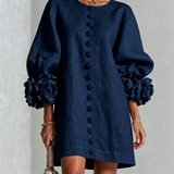 Rochie mini de damă cu nasturi florali, mâneci 3/4 și manșete în formă de trandafir